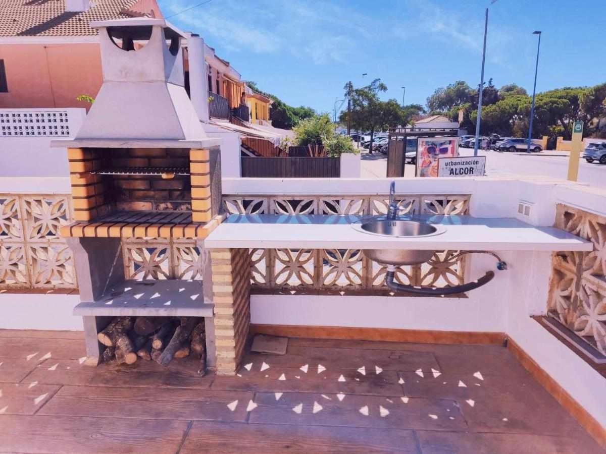 Dos Casas Juntas Y Patio Comun A 25 Metros De La Playa Hébergement de vacances Mazagón